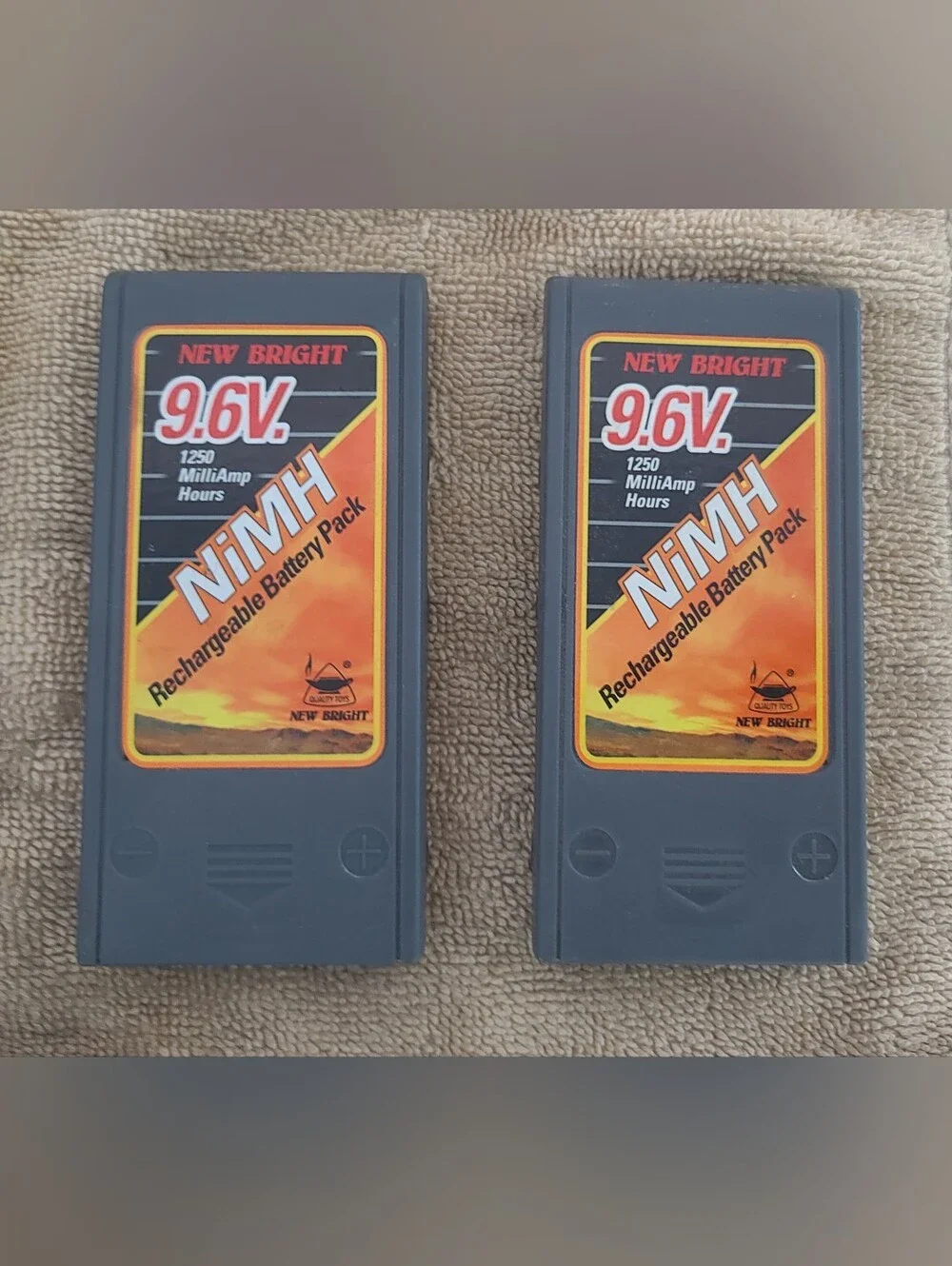 New Bright 9.6V NiMH Battery Charger and PacksNew Bright 9.6 Volts 1200 Bundle